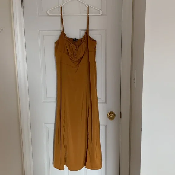 Dynamite Ruched Midi Dress - Picture 2 of 6